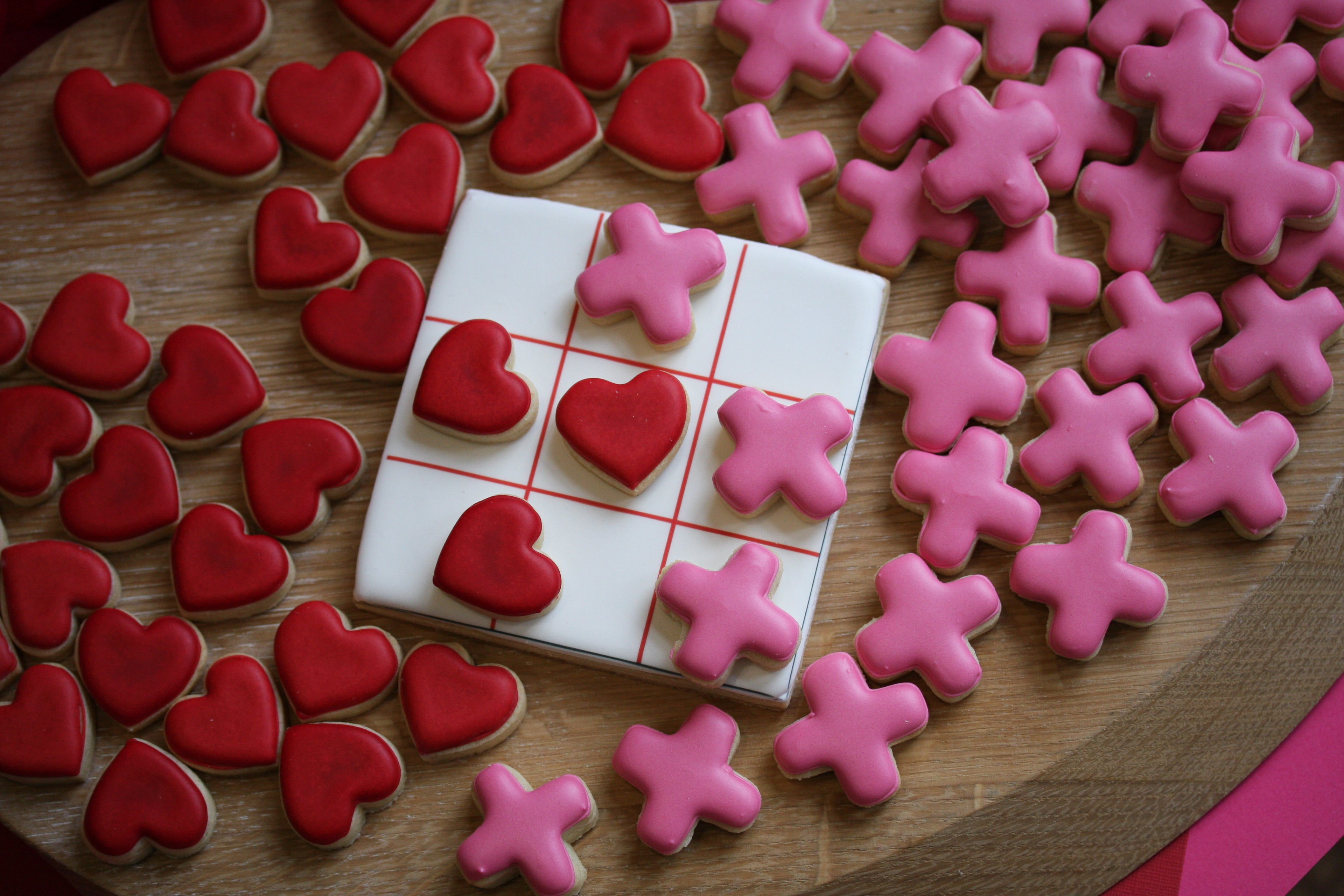 Valentines Hearts & Kisses (Tic Tac Toe)