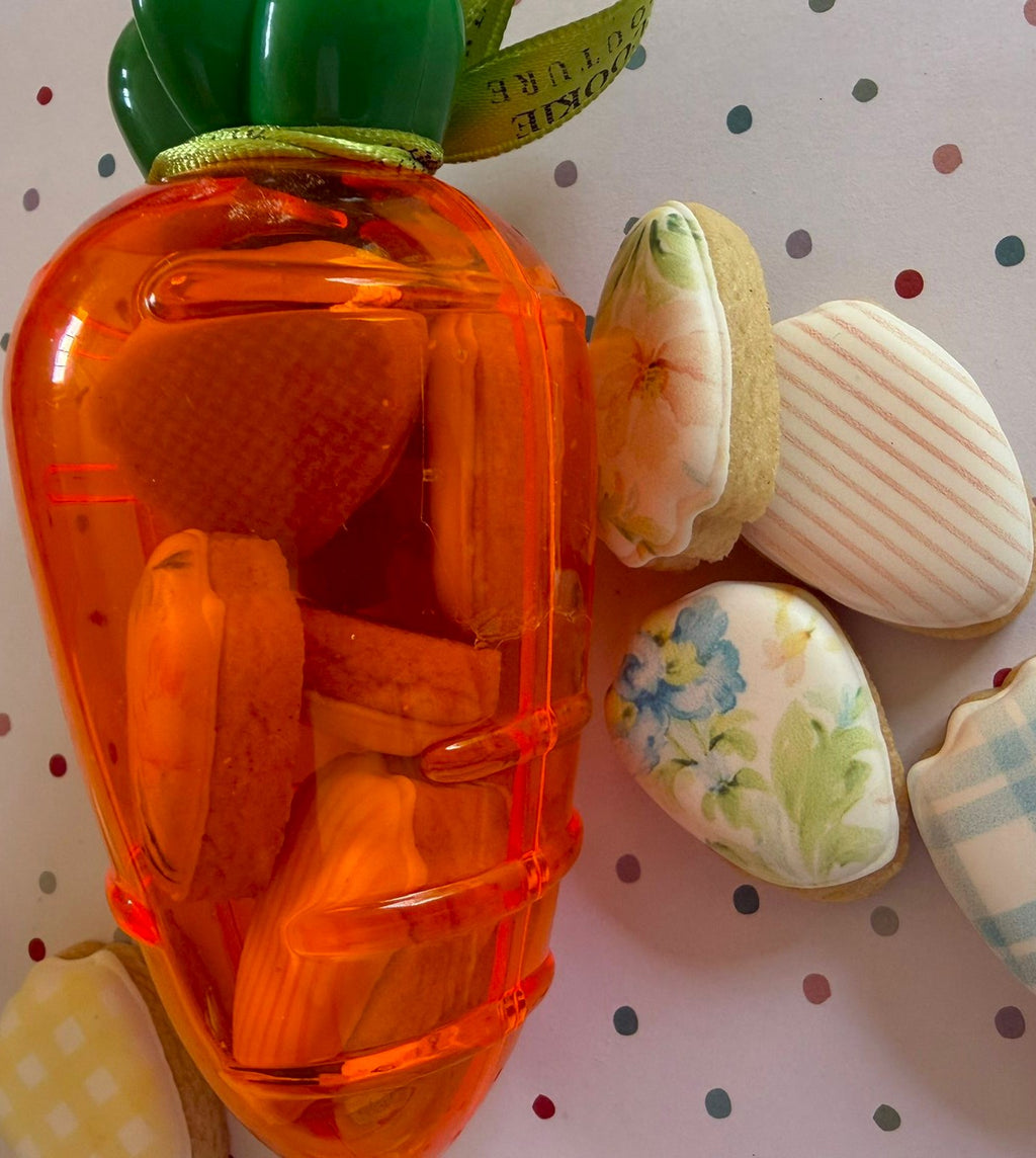Easter Carrot Gift Pod