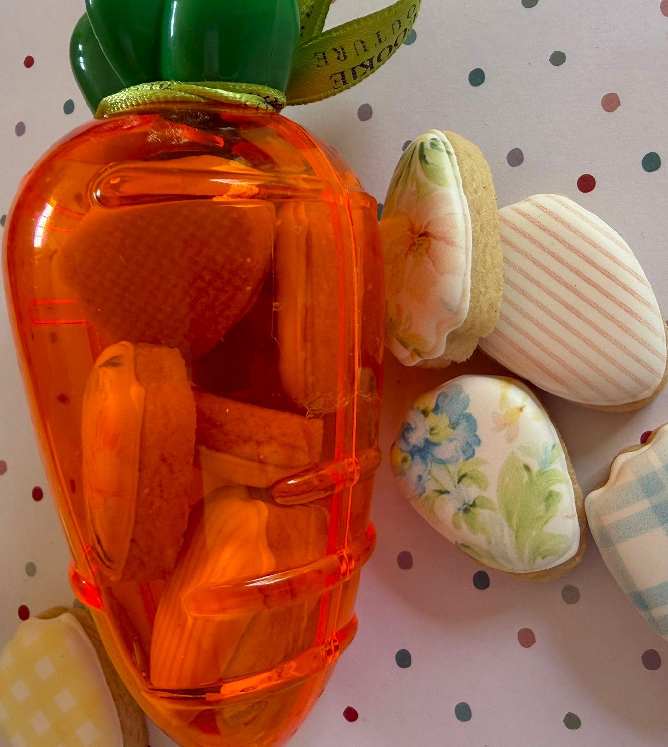 Easter Carrot Gift Pod