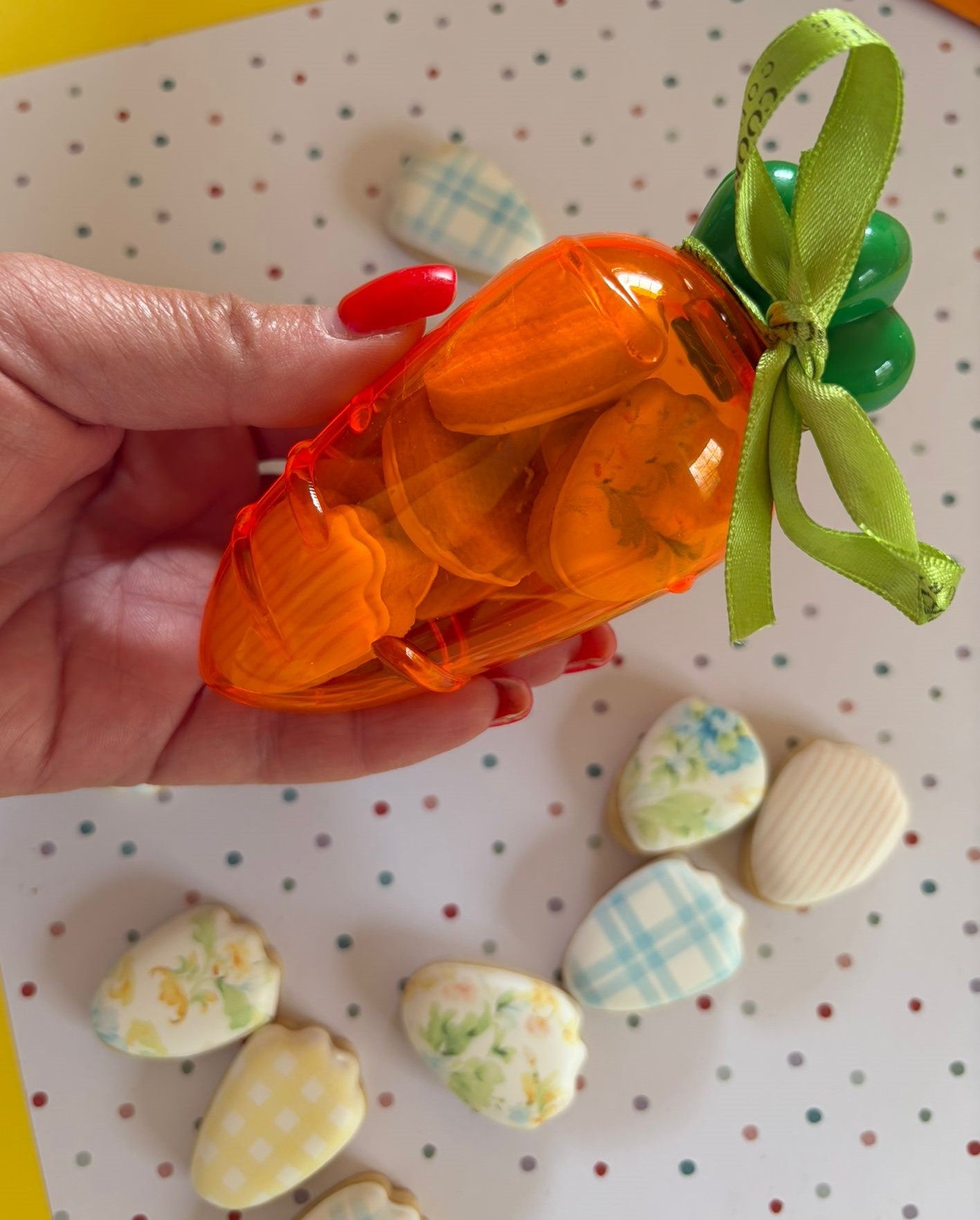 Easter Carrot Gift Pod