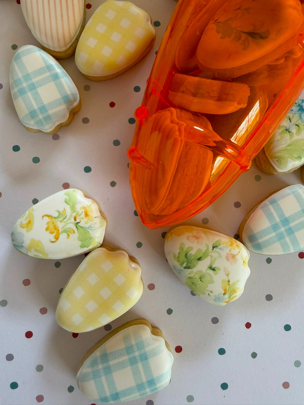 Easter Carrot Gift Pod