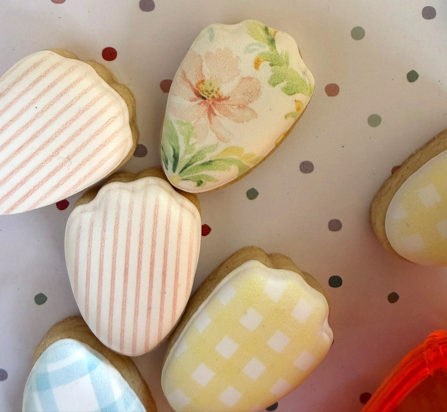 Easter Carrot Gift Pod